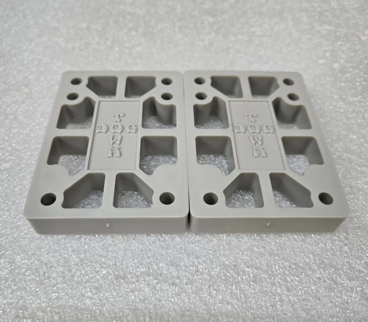 Dogtown 1/2" Skateboard Riser Pads - Grey 1