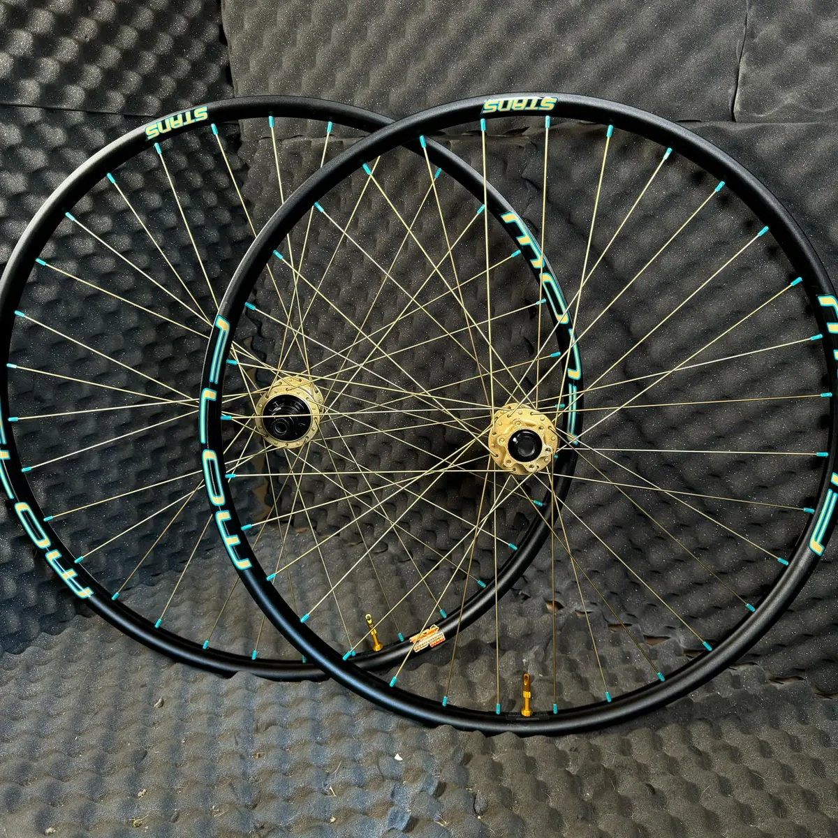 New Fox Podium Gold Matching I9 Hydra 2 Trail/Enduro Wheelset 1