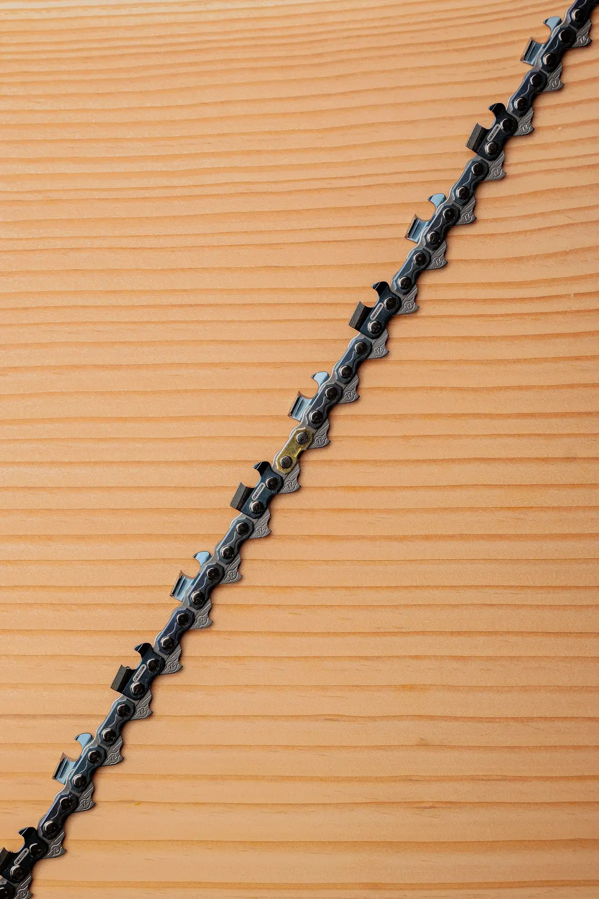 Oregon 72Exl (3/8" X .050) Round Chisel Full Comp Chain 1
