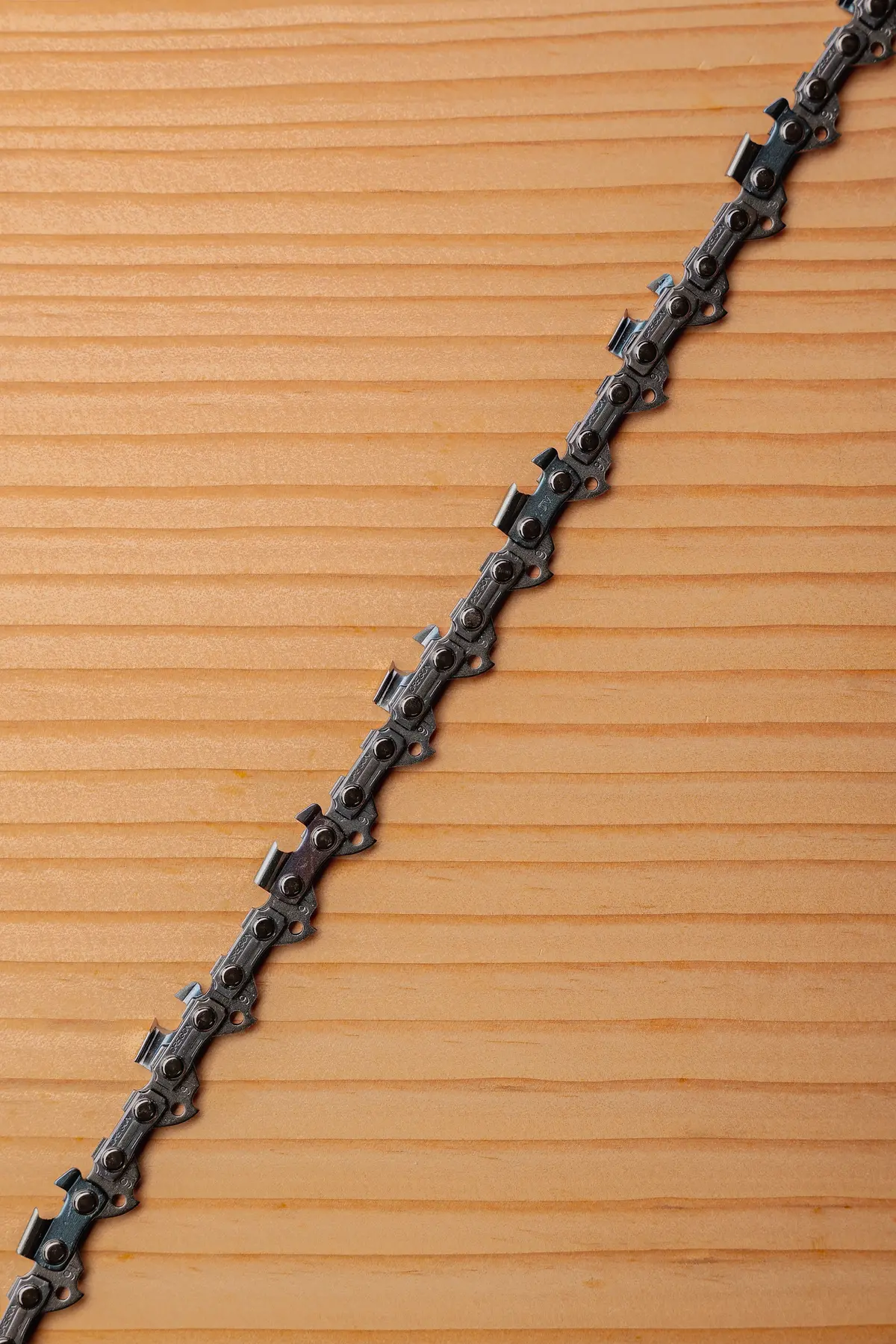 Oregon 91Vxl (3/8" X .050) Low Pro, Semi-Chisel Chain 1