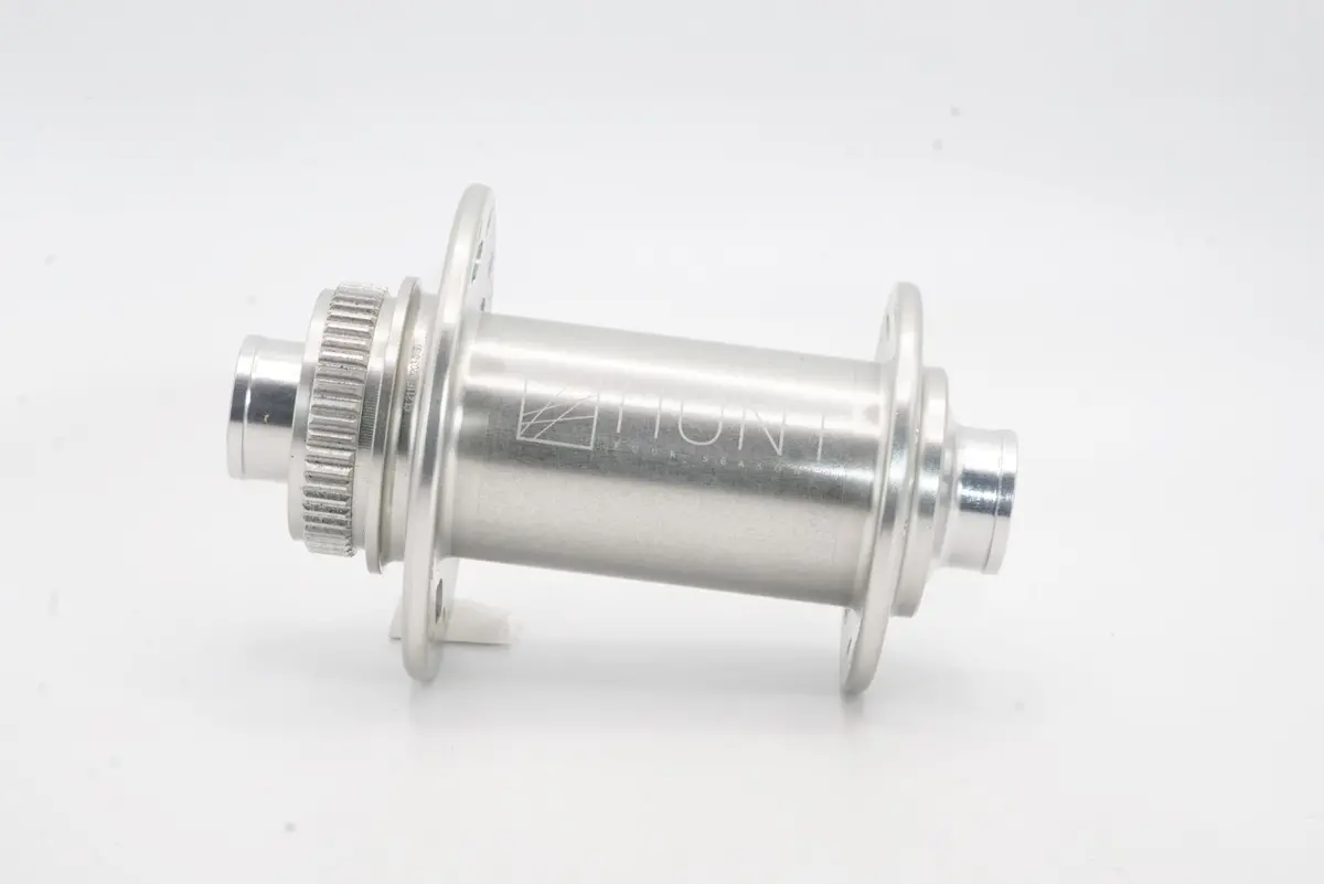 Front Hub | Engage Cl 4 Season S | Disc Brake | 24 Hole | Silver 1