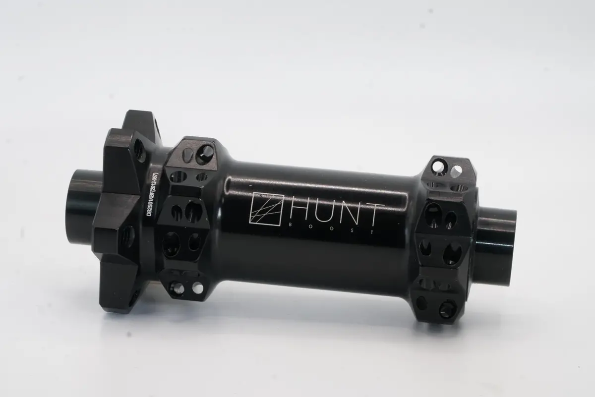 Front Hub | Engage 6B Boost Sl | 6-Bolt | 28 Hole | Black 1