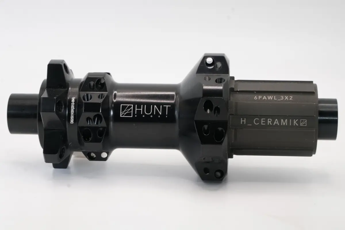 Rear Hub | Engage 6B Boost Sl | 6-Bolt | 28 Hole | Black 1