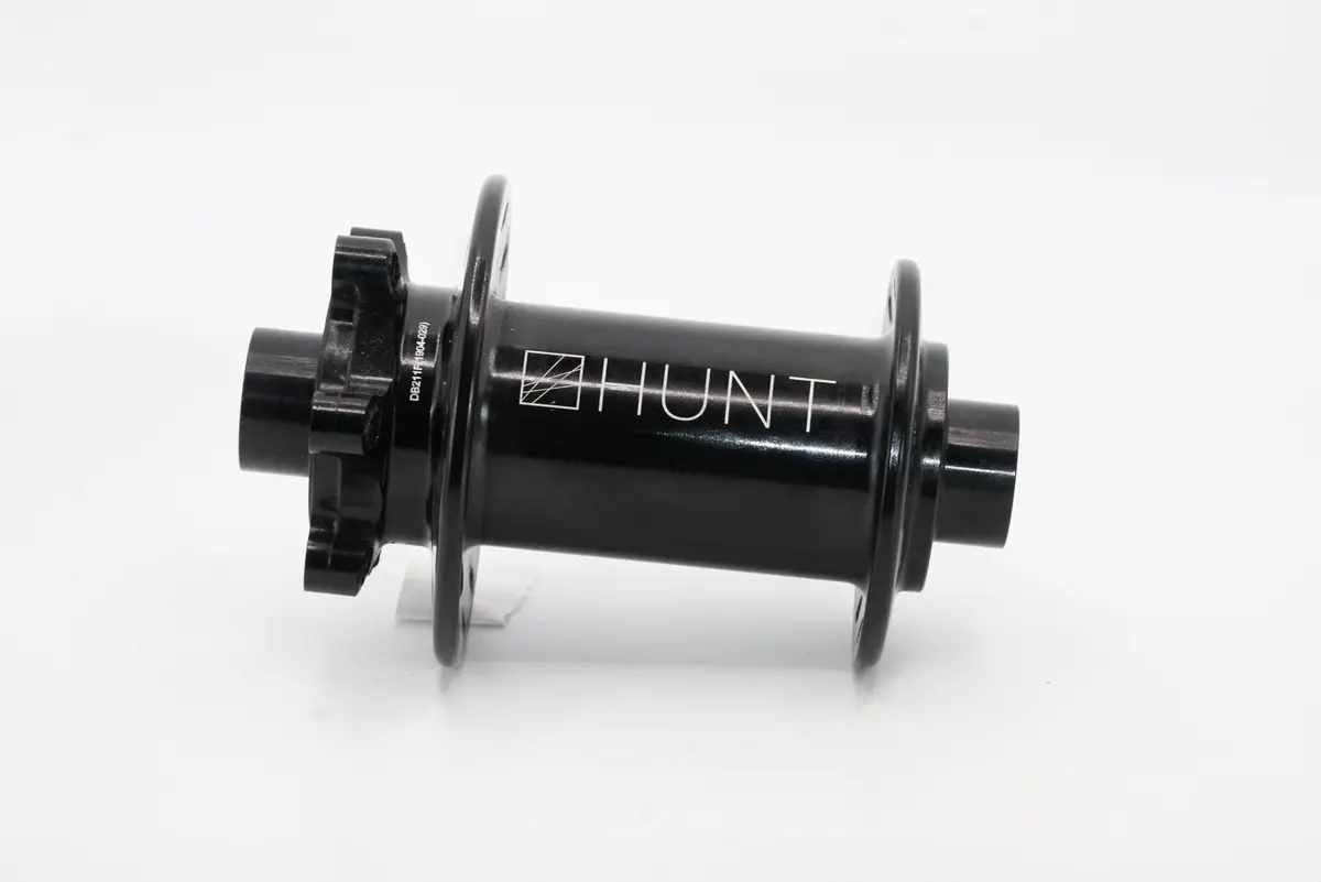 Front Hub | Engage 6B Non-Boost | 6-Bolt | 28 Hole | Black 1