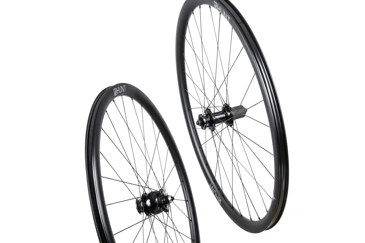Hunt 30 Carbon Dynamo Disc Wheelset 1