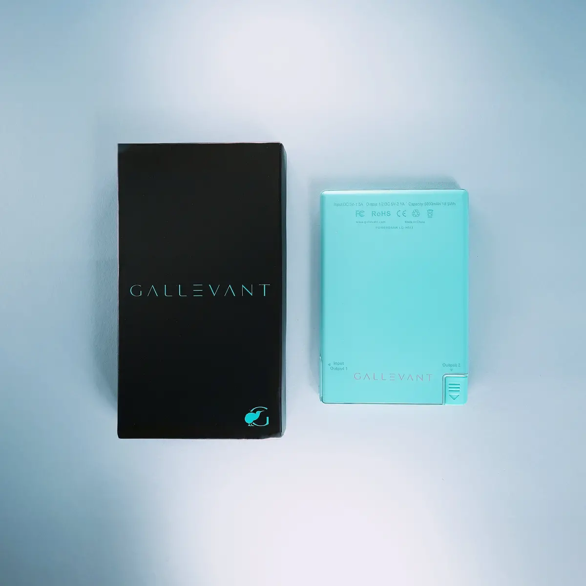 Gallevant - Slimcharge™ 5000Mah Magnetic Power Bank With Built-In Cables 1