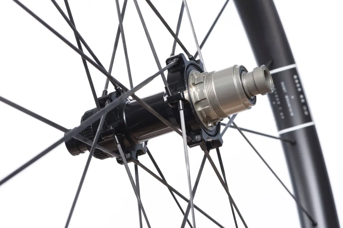 Rear Hub | 90T Slc Cl Boost | Center-Lock | 24 Hole | Black 1