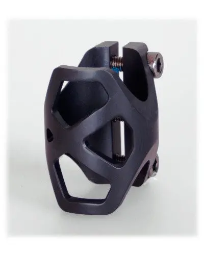 District Triple Light Clamp 1