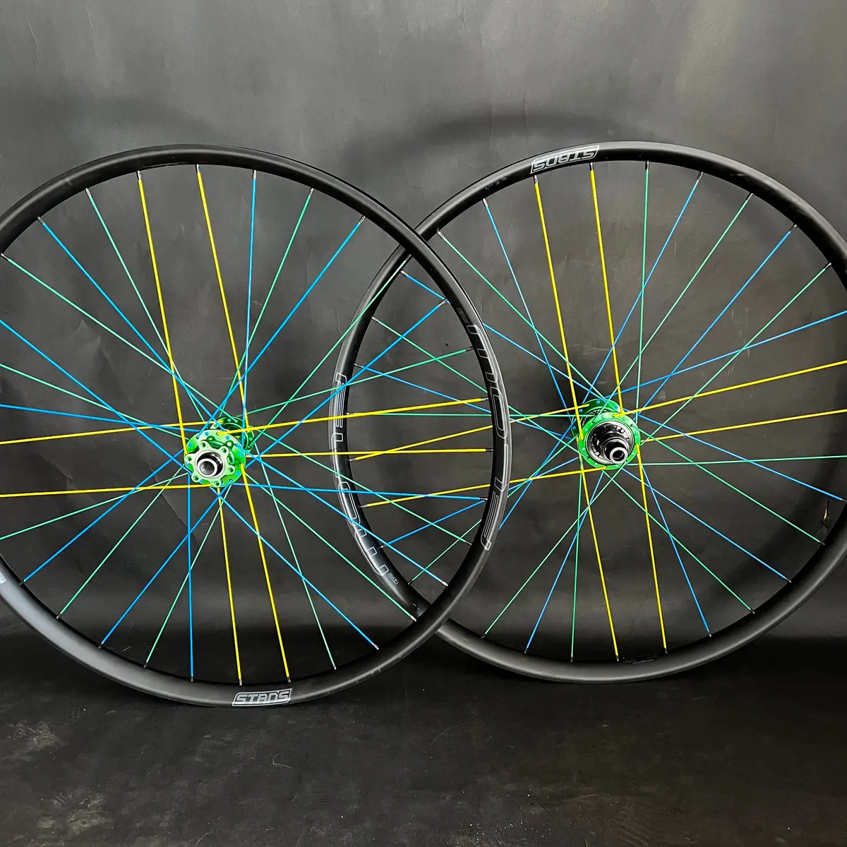 Green I9 Hydra 2 Stans Notubes Flow Mk4 Trail Wheelset 1