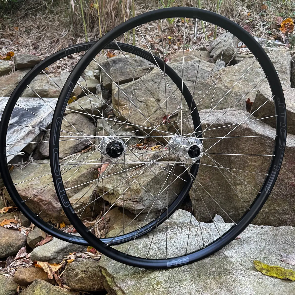 I9 Hydra 2 And Flow Mk4 Hard Trail Mullet Wheelset 1