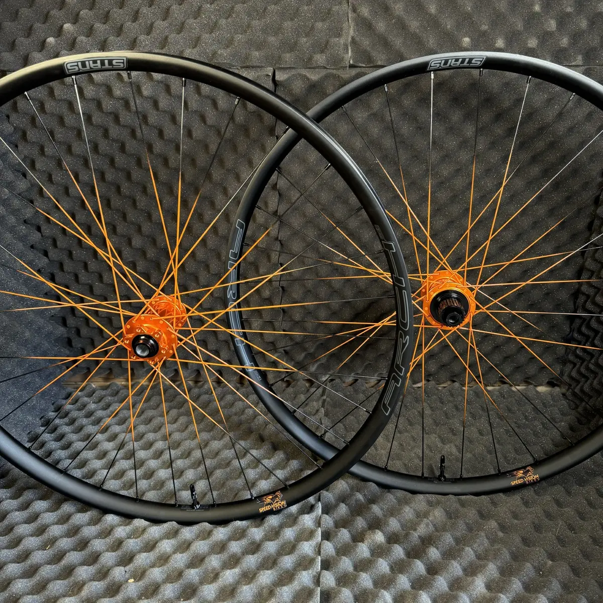 Arch Mk4 Trail Rims With Hydra H2 Hubs And Bling Spokes! 1