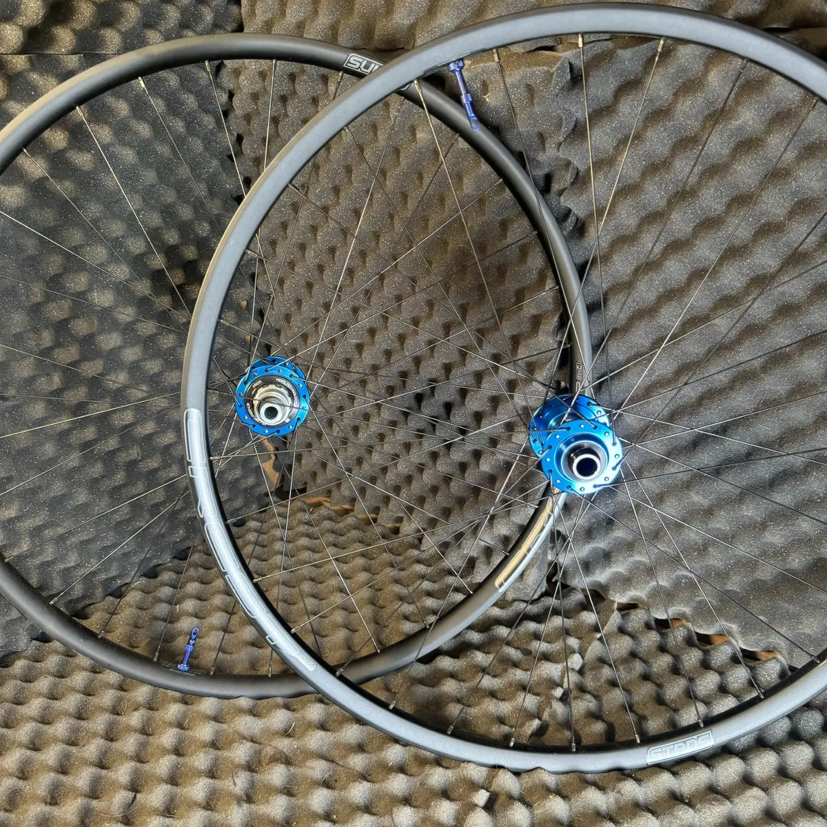 Xc Notubes Crest Mk4 29" Rims With Hope Pro 5 Hubs 1