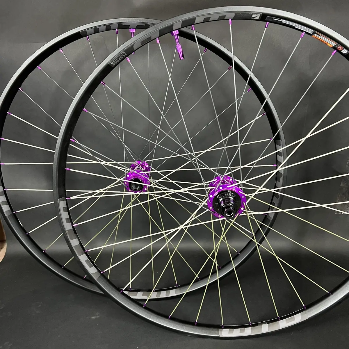 One Off Custom Earth Tone Enduro Wheels With I9 Hydra H2 Hubs 1
