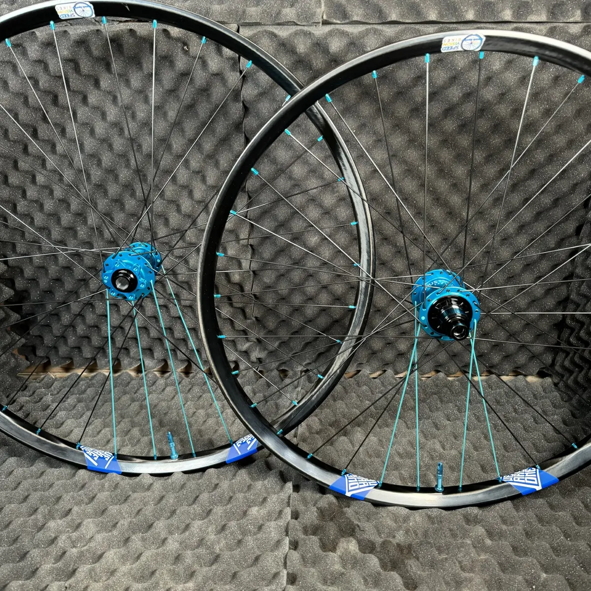 Carbon We Are One Triad Trail/Enduro Rims + Boost Hydra 2 Hubs 1